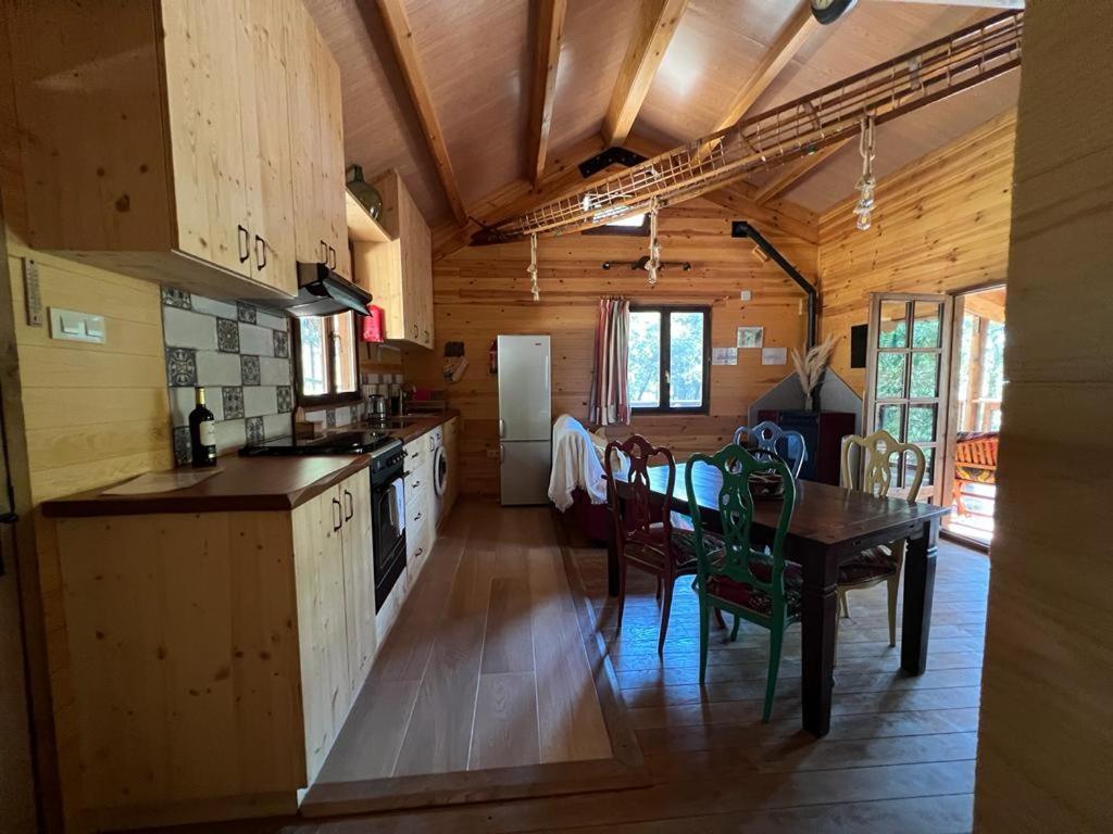 Rustic Cabin in the Woods/Cabaña en el bosque Amer Exterior foto